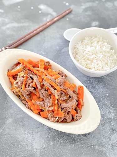 Le boeuf mariné sauté aux carottes