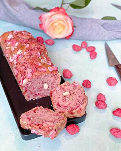 Le cake sans beurre à la praline rose