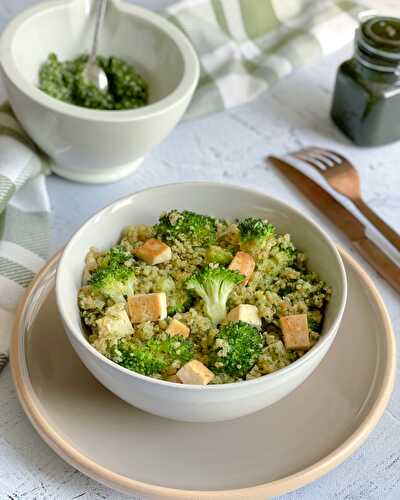 Quinoa et tofu poêlés au pesto de persil