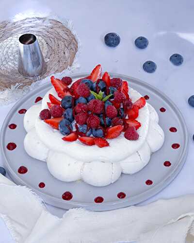 Une pavlova aux fruit rouges simple