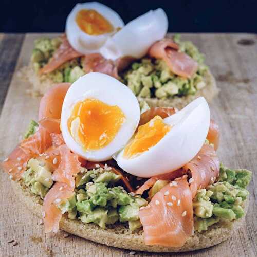 Toast Avocat Saumon fumé et oeuf mollet