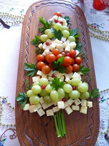 Apéritif rapide et facile pour les fêtes (fromage, raisin, tomate cerise)