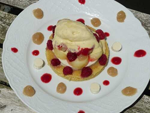 Dessert à l’assiette : pêche, framboise & amande