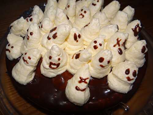 Gâteau d’Halloween à la citrouille et sa nuée de fantôme mousse chocolat blanc