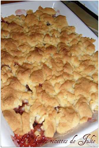 Crumble aux pommes & à la confiture de cerises