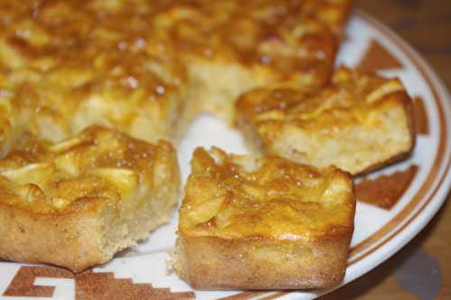 Gâteau aux pommes, très fruité, caramel au beurre salé / petit épeautre & avoine