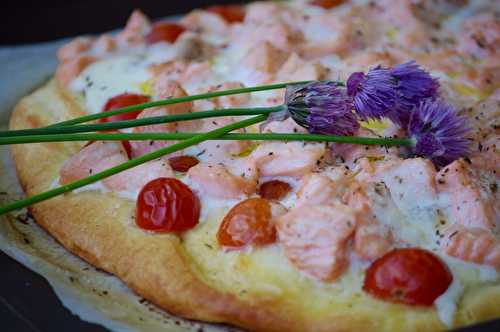 Pizza au saumon et à la mozzarella