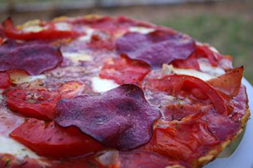 Pizza maison tomates/jambon/mozza et salami - Les bonnes recettes de Julie