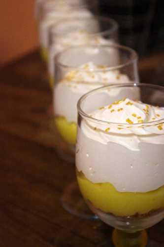 Verrines comme une tarte au citron. Lemon curd, palets bretons & chantilly maison.