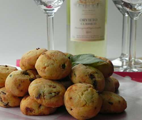 Biscuits salés pour l'apéro au parmesan et aux tomates séchées, sans gluten