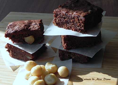 Brownies à la banane et aux noix de macadam, sans gluten et sans lactose