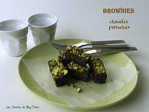 Brownies aux trois chocolats et aux pistaches, sans gluten et sans lactose
