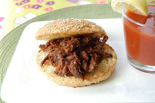 Burger à l'effiloché de boeuf barbecue, sans gluten et sans lactose