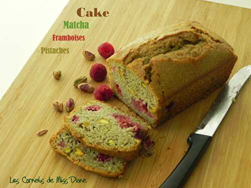 Cake ou gâteau au thé matcha, framboises et pistaches, sans gluten et sans lactose