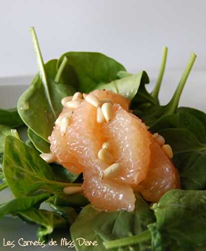 Épinards et pamplemousses roses, vinaigrette au vinaigre de framboise et conseil pour la mémoire