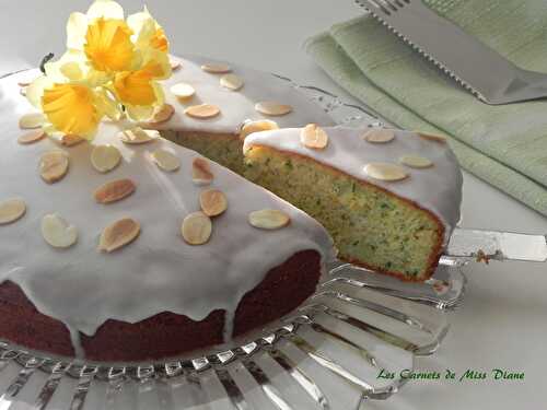 Gâteau aux amandes, courgette et citron, sans gluten et sans lactose