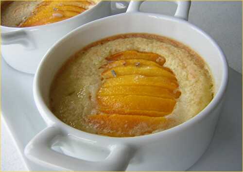 Gratin de pêches à l'amande, sans gluten et peut-être sans lactose