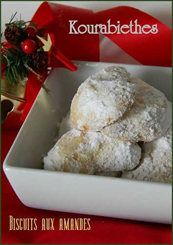 Kourabiethes ou biscuits grecs aux amandes et à la fleur d'oranger, sans gluten