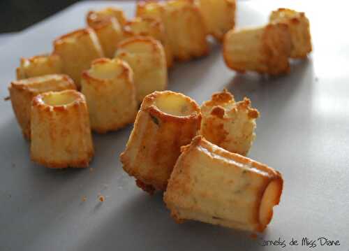 Mini-cannelés au thym et au pecorino, sans gluten