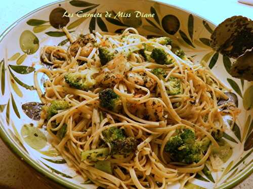 "One pot pasta" ou linguine aux crevettes et au pesto, sans gluten et sans lactose