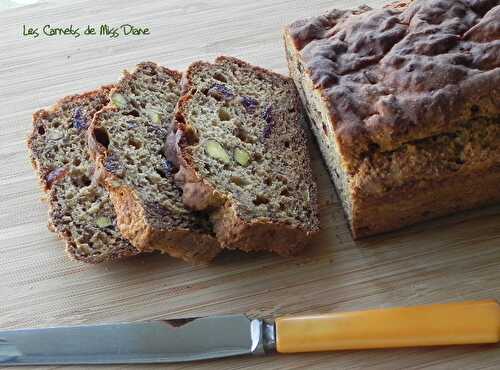 Pain aux bananes, aux cerises et aux pistaches, sans gluten et sans lactose