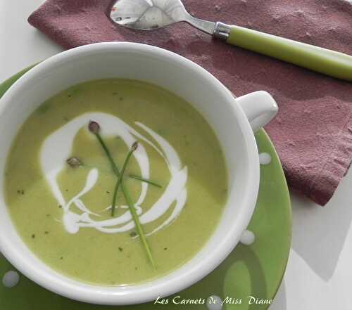 Potage aux asperges et aux pois verts, sans gluten et sans lactose