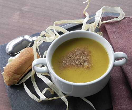 Potage épicé à la courge poivrée et aux lentilles, sans gluten et sans lactose