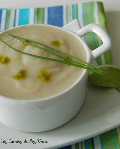 Potage froid au chou-fleur et sa "salsa verde"