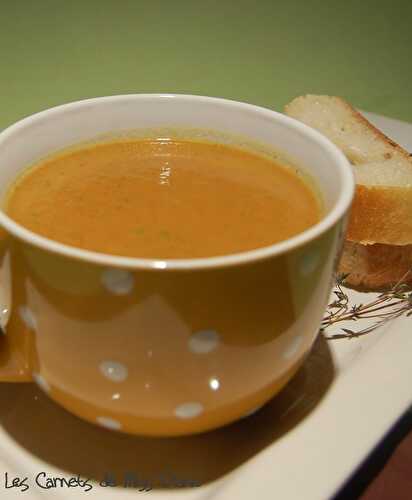 Potage improvisé d'un soir de semaine, poireaux, courgettes et jus de tomate