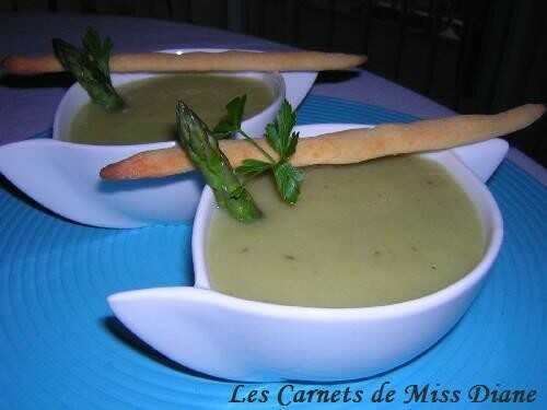 Potage printanier aux asperges et aux poireaux, sans gluten et sans lactose