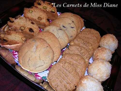 Rochers à la noix de coco, biscuits aux pépittes de chocolat et biscuits au beurre d'arachide, sans gluten