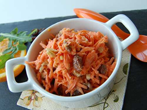 Salade de carottes aux raisins secs et aux agrumes, sans gluten et sans lactose