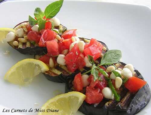 Salsa "caprese" sur tranches d'aubergine grillées, sans gluten