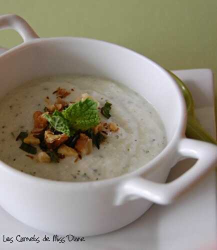 Soupe froide au concombre et au yogourt, sans lactose