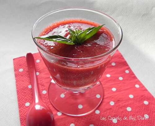 Soupe froide tomate et fraises, sans gluten et sans lactose