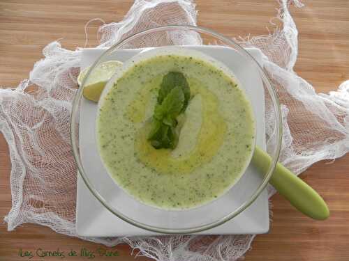 Soupe glacée aux courgettes, à la menthe et au yogourt