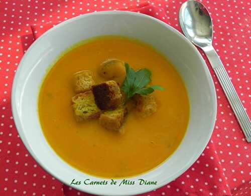 Velouté à la courge butternut et aux carottes, croûtons au cari et au gingembre, sans gluten et sans lactose