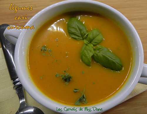 Velouté de légumes d'hiver au cari et au curcuma, sans gluten et sans lactose