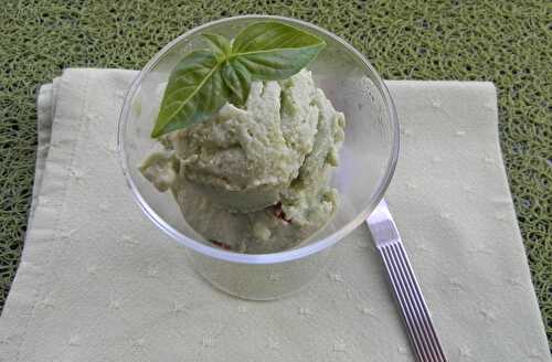 Yogourt glacé à l'avocat et au basilic, sans gluten et sans lactose