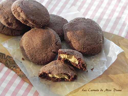 Biscuits au chocolat fourrés à la crème de beurre d'arachide, sans gluten et sans lactose - Les carnets de Miss Diane