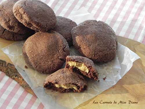 Biscuits au chocolat fourrés à la crème de beurre d'arachide, sans gluten et sans lactose