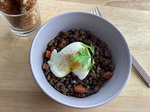 Lentilles du lendemain et oeuf mollet