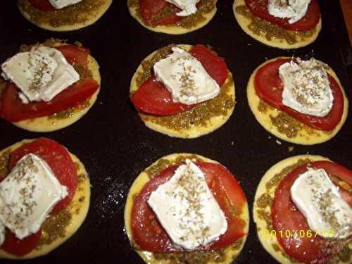 Pizette pesto/tomate & chèvre