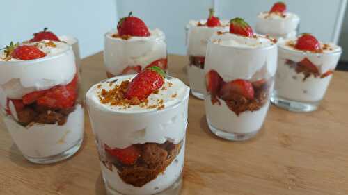 Coupe gourmande au fraises, sirop d'érable et spéculoos