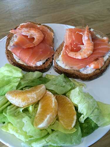 TARTINES SAUMON FUME CREVETTES AGRUMES