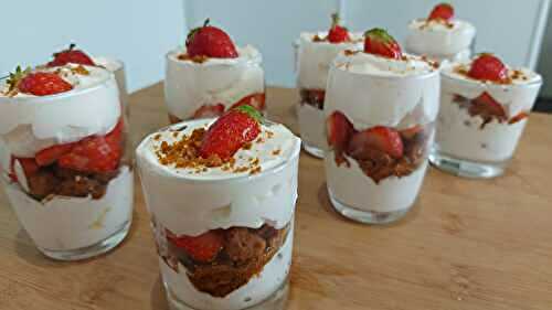 Coupe gourmande au fraises, sirop d'érable et spéculoos