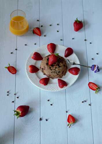 Bowl cake aux fraises et chocolat noir