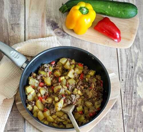 Poêlée de pommes de terre courgettes et viande hachée