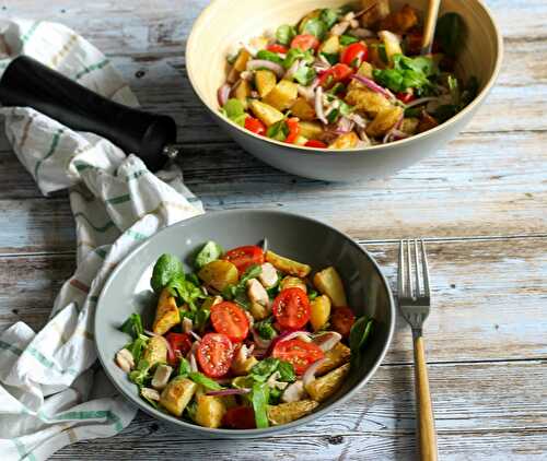 Salade de pommes de terre au poulet et tomates