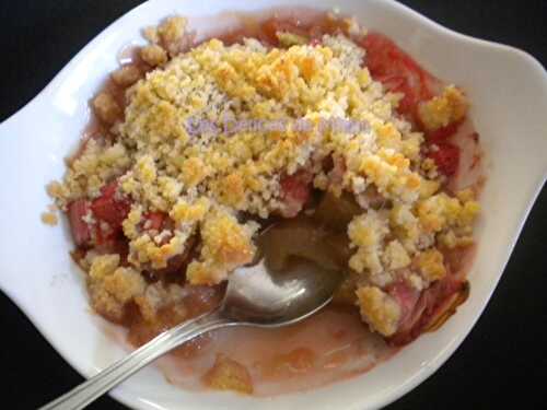 Crumble fraises et rhubarbe